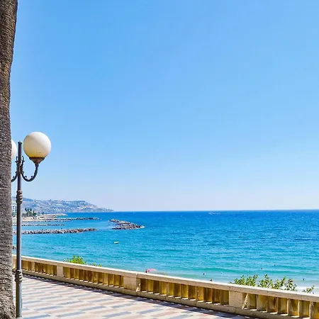 3 Bedroom Amazing In Σπίτι διακοπών *